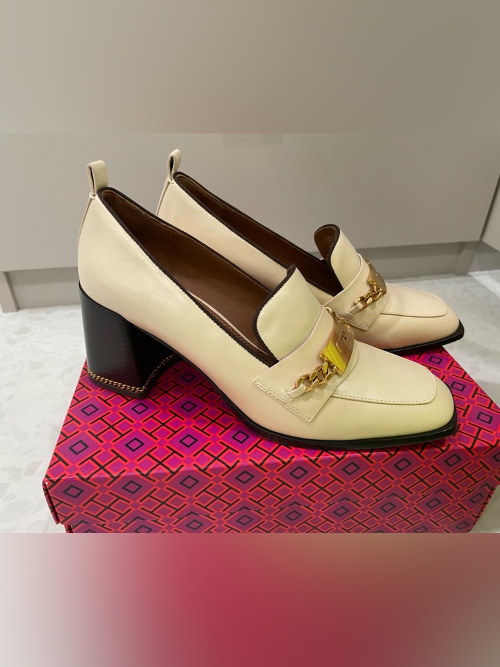 Tory Burch Cream Ruby Heeled Loafers with Gold Chain Accent 9.5